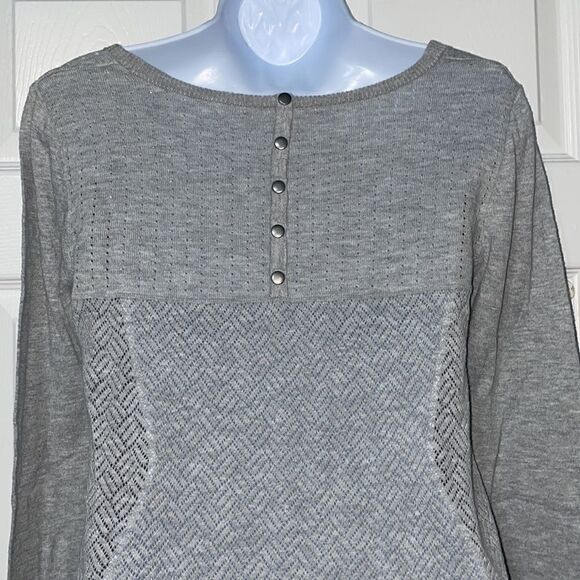 Knit Light Long Sleeved Gray Sweater Top Size Medium - Picture 3 of 6